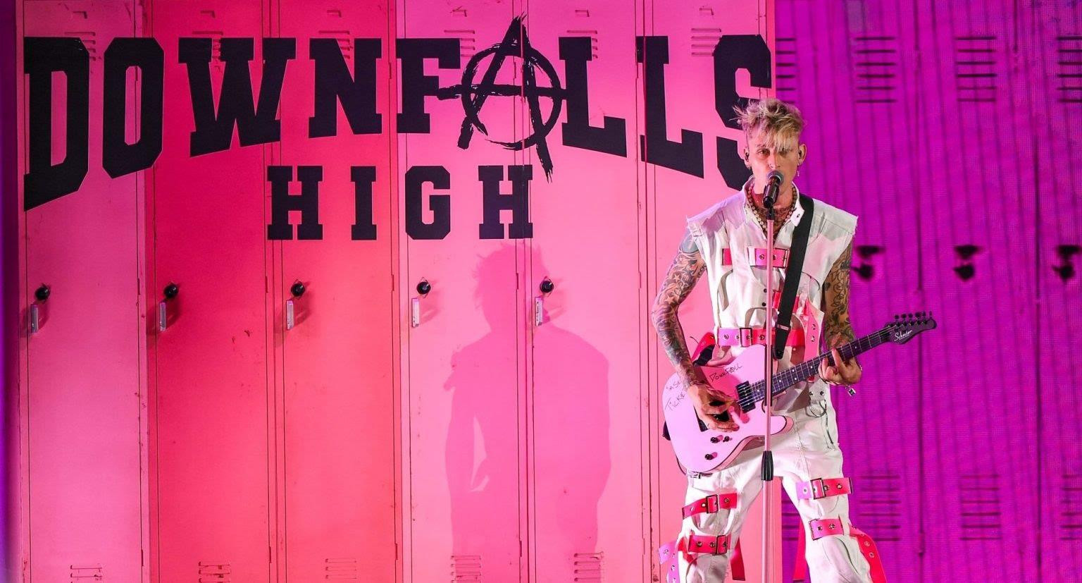 Machine Gun Kelly выпустил музыкальный фильм «Downfalls High» — Радио ULTRA