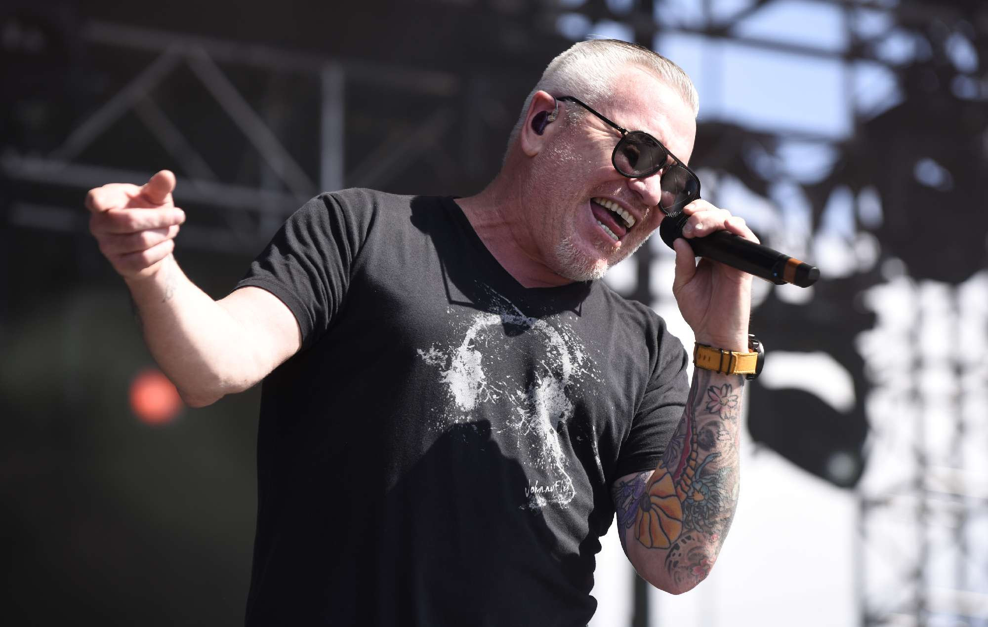 Умер вокалист американской группы Smash Mouth Стив Харвелл. Ему было 56  лет. — Радио ULTRA